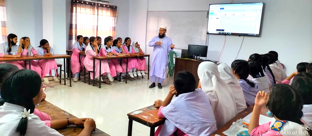 শীতাতপ নিয়ন্ত্রিত মাল্টিমিডিয়া ক্লাসরুম 